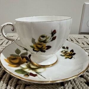 Royal Crafton England fine bone China  Teacup and Saucer Set